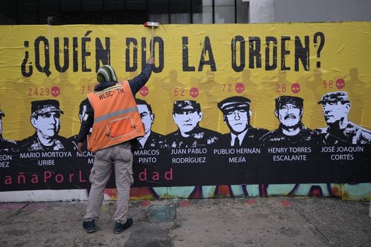 La imagen del mural "Quién dio la orden" se convirtió en una obra que aglutina las voces de las víctimas de los crímenes de Estado. 