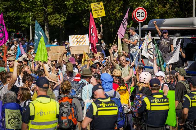 Miles de manifestantes ambientalistas protestan en La Haya, Países Bajos