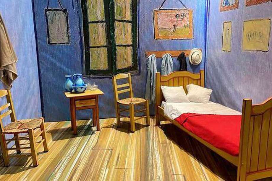 Una reproducción real de la habitación del artista inspirada al famoso lienzo del pintor.