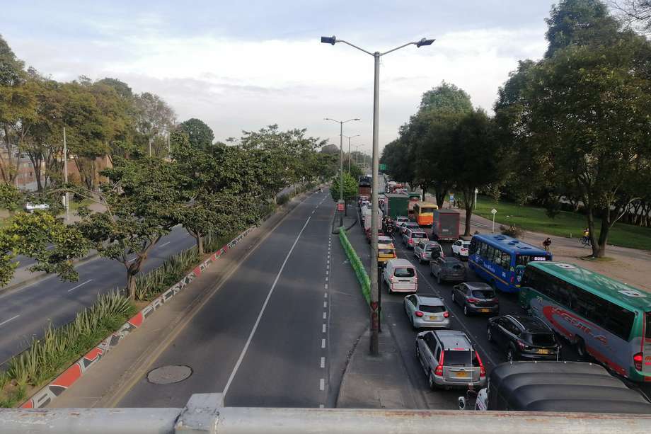 Movilidad en Bogotá: a pesar de restricciones empeora el tránsito en la calle 80.