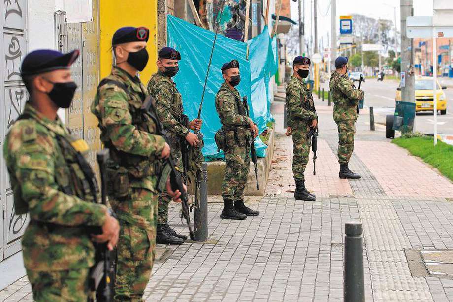 Cali fue una de las ciudades que permitieron el acompañamiento de los militares en los patrullajes de la Policía. / AFP.