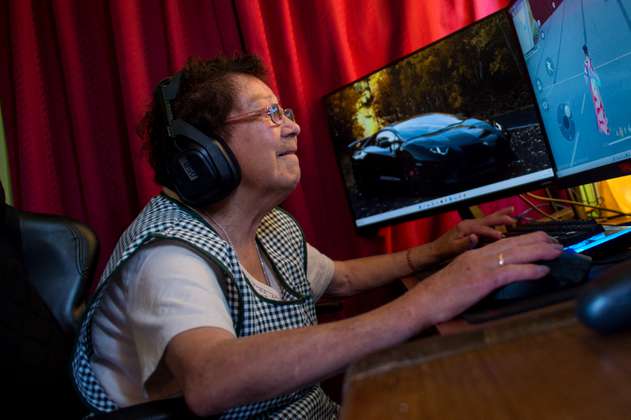 La abuela “gamer” de Chile que combate la soledad con los videojuegos en línea