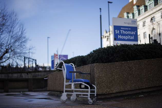 Practicantes de medicina en Inglaterra entran en huelga histórica por sus salarios