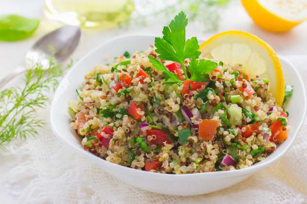 Receta Saludable: Ensalada de Quinua y Vegetales l Plato Nutritivo y Delicioso