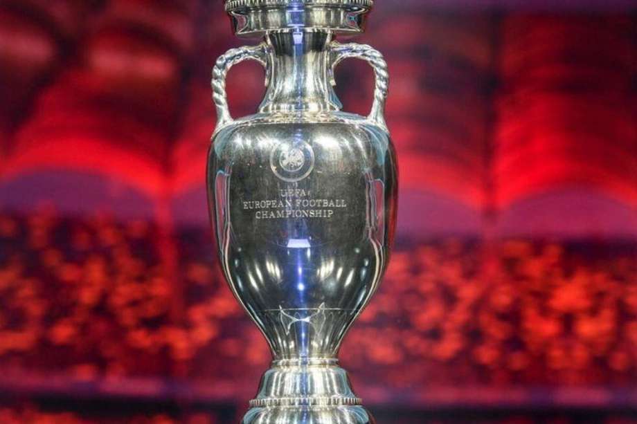 El trofeo de la Eurocopa que ganó Portugal en la última edición.