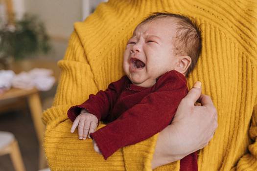 Si tu bebé tiene hipo constantemente, conoce lo que lo puede estar causando y cómo quitarlo fácilmente.