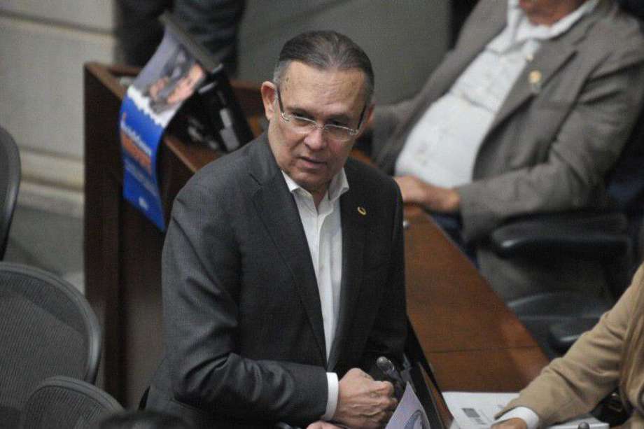 Efraín Cepeda, presidente de los conservadores, denunció "guerra sucia".
