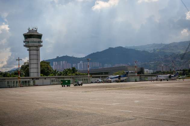 Hay retrasos en vuelos del aeropuerto Olaya Herrera, de Medellín, por mal clima