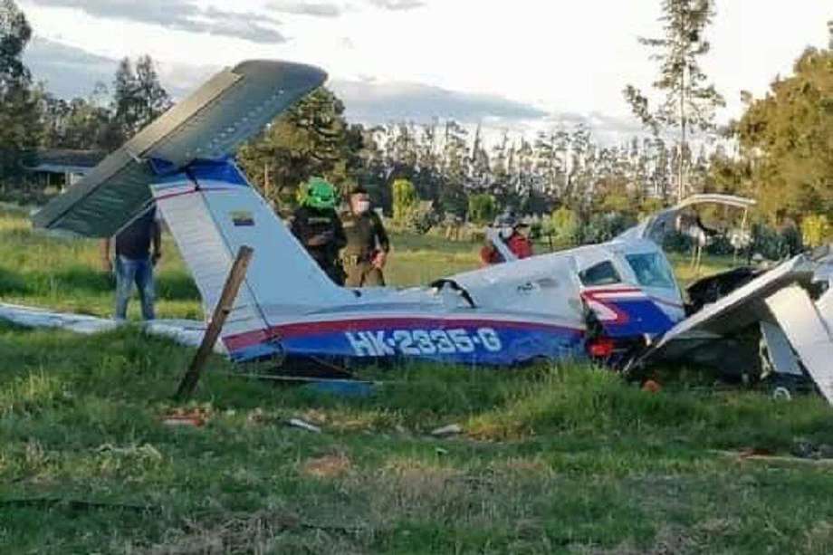 La aeronave colisionó en un terreno abierto. Un menor de edad, quien fue el único sobreviviente, es atendido en el Hospital de Ubaté.