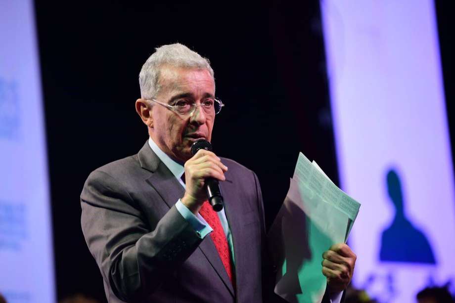 Álvaro Uribe, expresidente de Colombia, aseguró que no tiene propiedades en el extranjero y que solo tiene una cuenta corriente por fuera del país. 