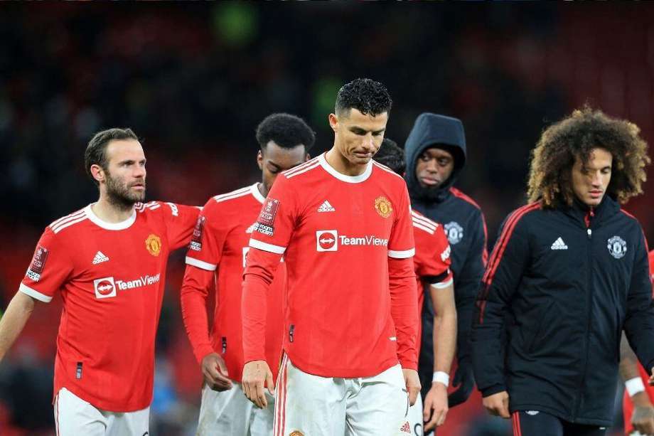 Cristiano Ronaldo y sus compañeros se lamentan al quedar por fuera de la FA Cup.