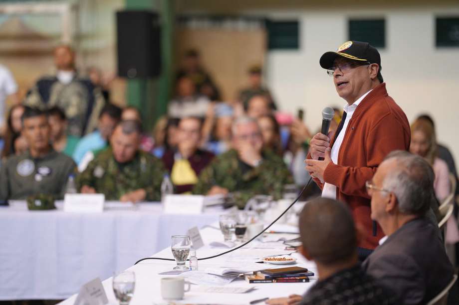 El presidente Gustavo Petro encabezó el Puesto de Mando Unificado (PMU) en el municipio de Yarumal, Antioquia, donde explicó su propuesta sobre cambiar el concepto de cese al fuego. 