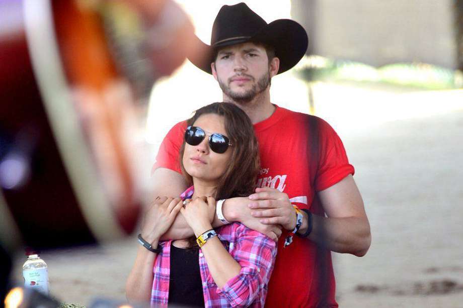 Mila Kunis y Ashton Kutcher. / AFP