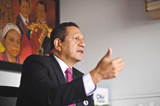 El magistrado Luis Guillermo Pérez se refiere, también. a la investigación anunciada por un colega suyo a la campaña del senador Petro.
