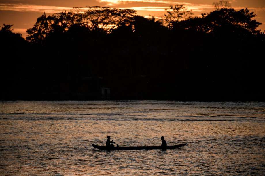 (Río Vaupés). El 80% de la Amazonía colombiana se encuentra en los departamentos de Amazonas, Caquetá, Guaviare, Putumayo y Vaupés, y el 20% restante se encuentra en los departamentos del Cauca, Meta, Nariño y Vichada. 