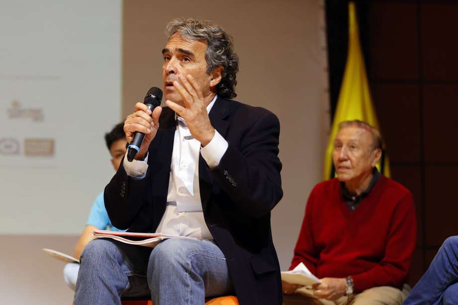 Sergio Fajardo ha recalcado en diferentes escenarios que irá hasta el final en las elecciones y no va a adherir a nadie. 
