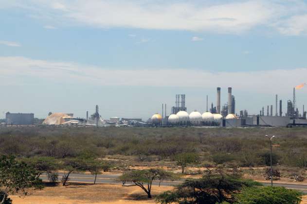 La misteriosa explosión en Amuay, la mayor refinería de Venezuela 