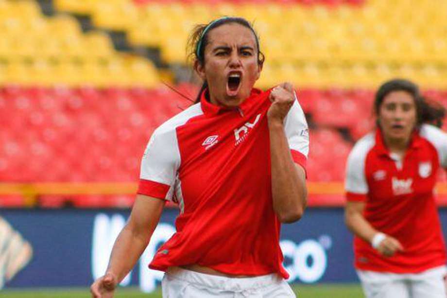 Gabriela Huertas celebrando un gol con el equipo femenino de Santa Fe.