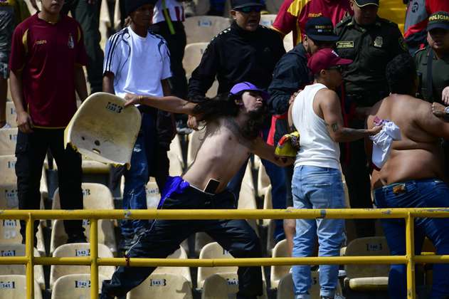 Aficionados protagonizaron disturbios en el partido Santa Fe vs. Tolima en El Campín