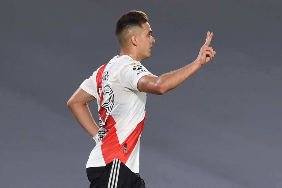 El colombiano Rafael Santos Borré celebra el gol que anotó este sábado con River Plate.