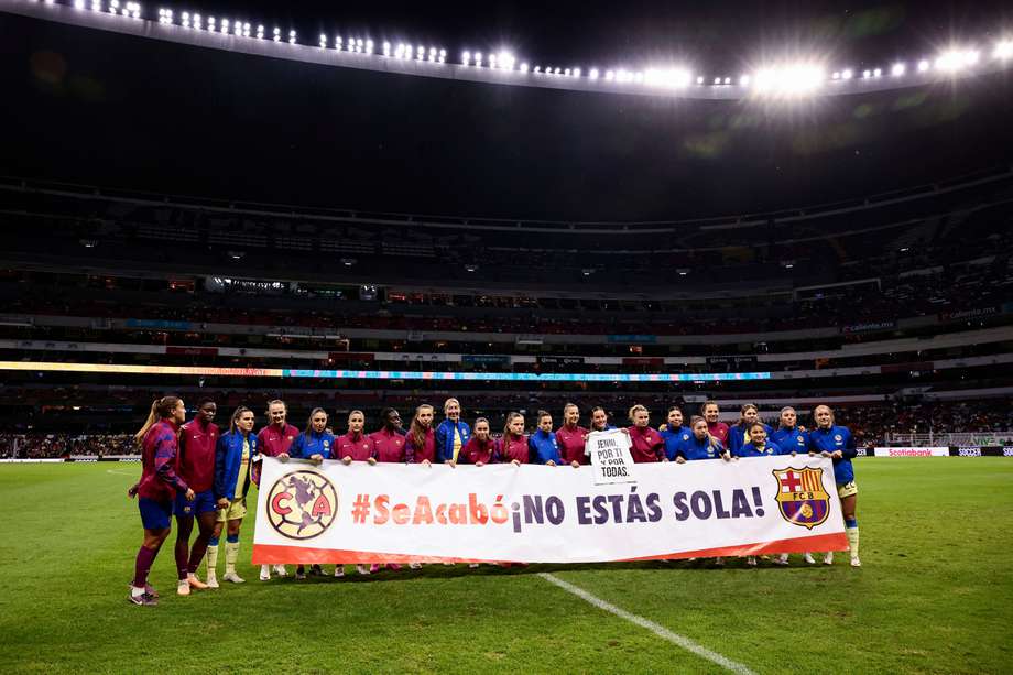 Muestras de apoyo de las futbolistas del Barcelona y el América de México a Jenni Hermoso.