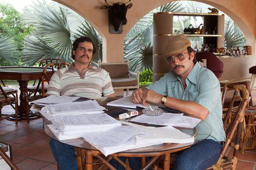 Wagner Moura como Pablo Escobar y Juan Pablo Raba y Gustavo Gaviria.  / Cortesía