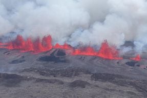 Erupción volcánica en península islandesa de Reikjanes