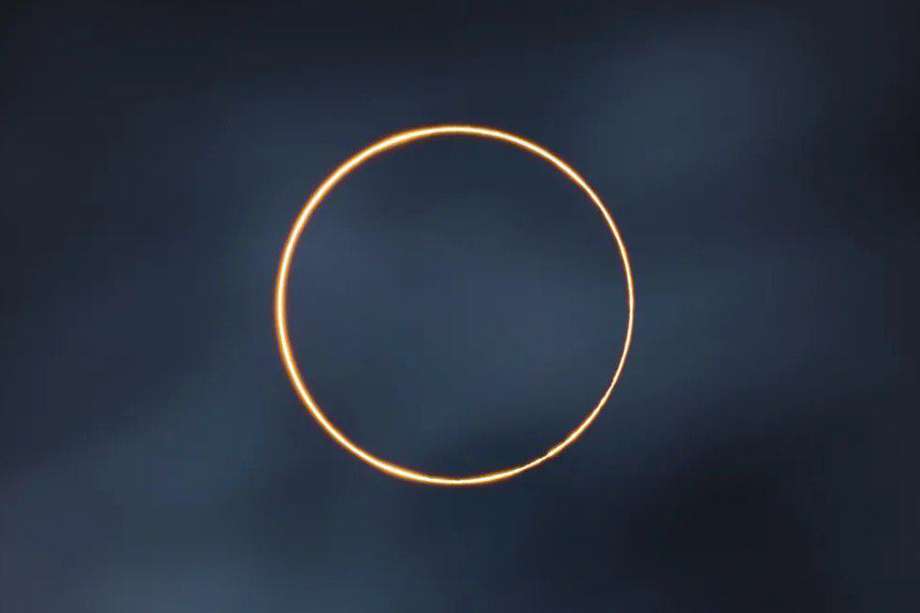 Imagen de referencia. Así luce un eclipse solar anular, capturado por el fotógrafo Shuchang Dong, ganador general de Fotógrafo de Astronomía del Año por esta fascinante fotografía, The Golden Ring. La imagen muestra un eclipse en la región de Ali en el Tíbet, el 21 de junio de 2020.
