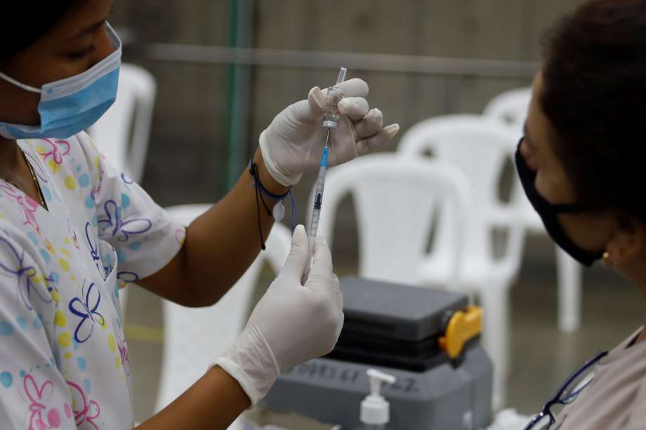 En 18 puestos de votación de Bogotá los electores también podrán vacunarse.

