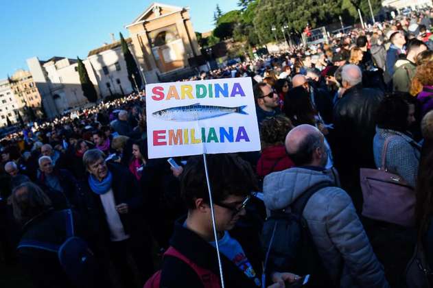 ¿Quiénes son las "sardinas" y por qué más de 40.000 salieron a protestar hoy en Roma?