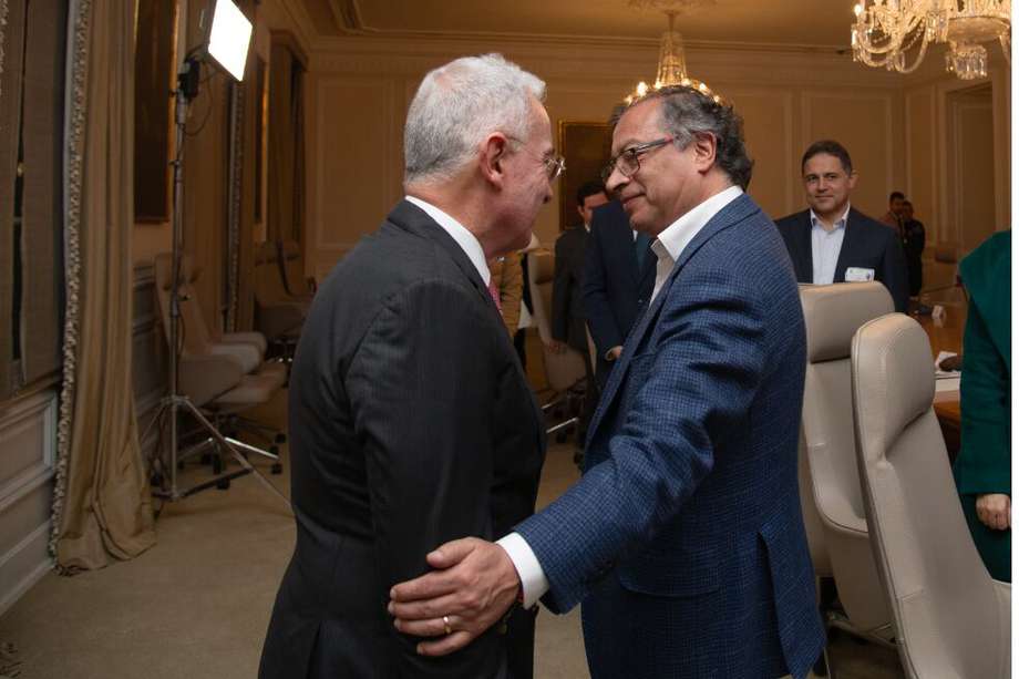 El exmandatario Álvaro Uribe y el presidente Gustavo Petro se reunieron este 22 de noviembre en la Casa de Nariño.