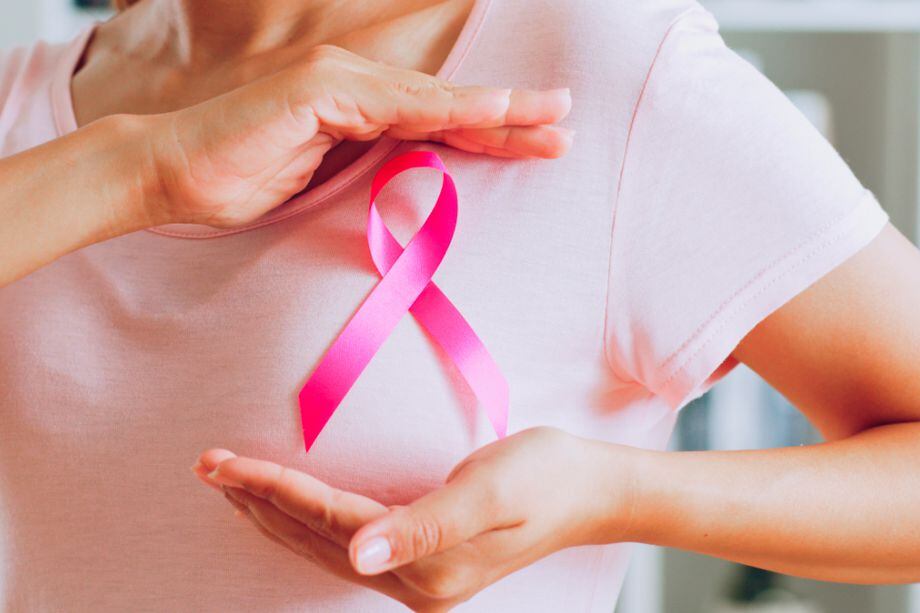 Emprendimiento que apoya a mujeres con cáncer de seno e invitan al autoexamen. Boutique Rosa
