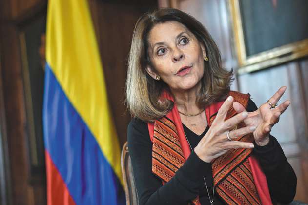 Lluvia de condecoraciones en Cancillería: Marta L.Ramírez dio más de 44 en un día