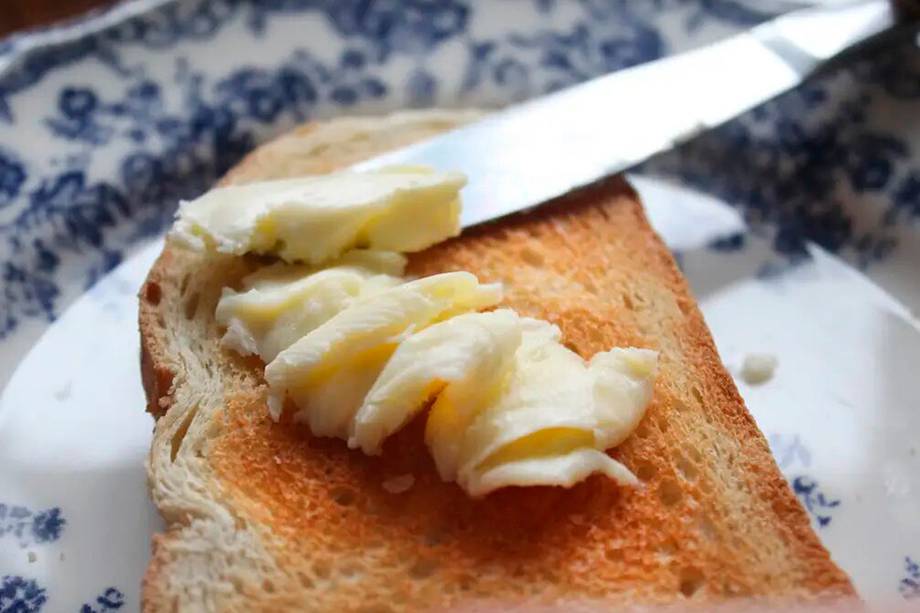 ¡Muy fácil! Prepara mantequilla casera con solo 3 ingredientes
