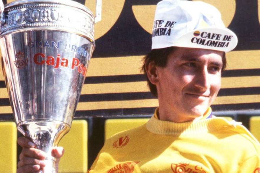 Lucho Herrera fue el primer colombiano en ganar una gran vuelta con su campeonato en la Vuelta a España en 1987.