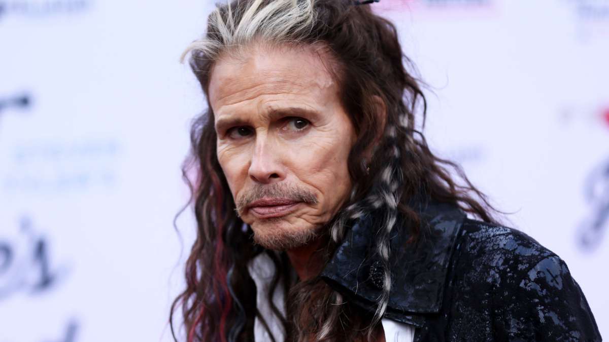 Steven Tyler postpones concerts in the United States and Canada due to damage to his vocal cords