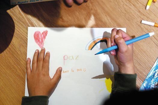 Niños y niñas hicieron toda una muestra artística de lo que para ellos es construir paz y felicidad para sus vidas. 