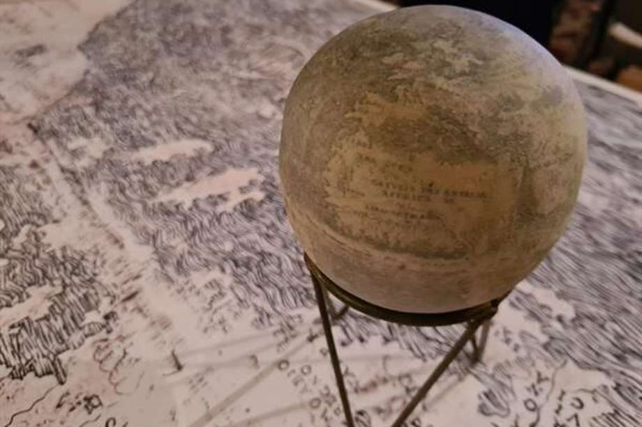 El coleccionista belga Stefaan Missinne expone en Roma (Italia) la réplica de un globo terráqueo que asegura que fue realizado por Leonardo Da Vinci en 1504 y que, sostiene, es el más conocido en representar el continente americano.