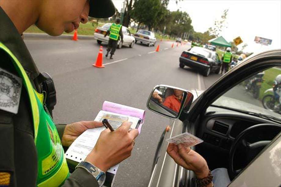 Por la pandemia, los colombianos tienen beneficios para pagar sus multas de tránsito. 