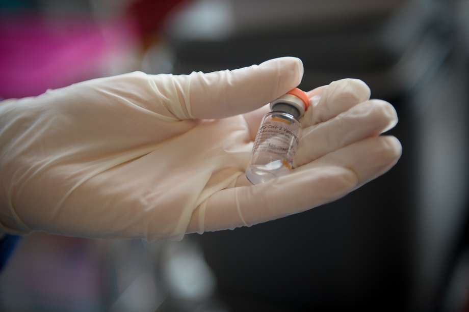 La cartera afirmó que se está elaborando un CONPES para volver a producir vacunas en Colombia. 