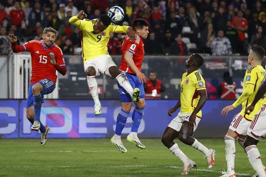 Colombia empató 0-0 ante Chile en Santiago y lleva cuatro puntos en la eliminatoria. EFE/ Elvis González
