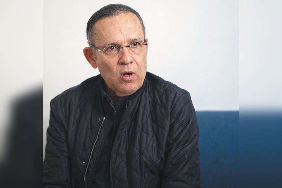 Efraín Cepeda aseguró que desechó su candidatura presidencial por falta de recursos.