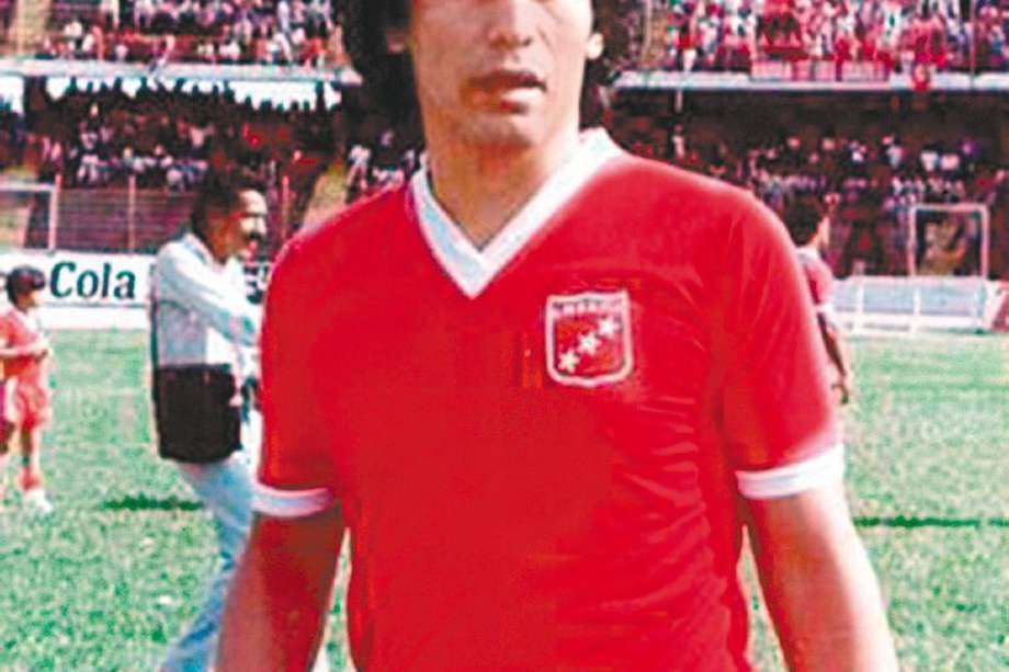 Cueto, con la camiseta de América en 1984. Hoy en día tiene 68 años y es misionero católico. /  Archivo El Espectador