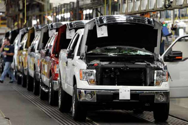 Comerciantes prevén ventas de 300 mil vehículos en 2015