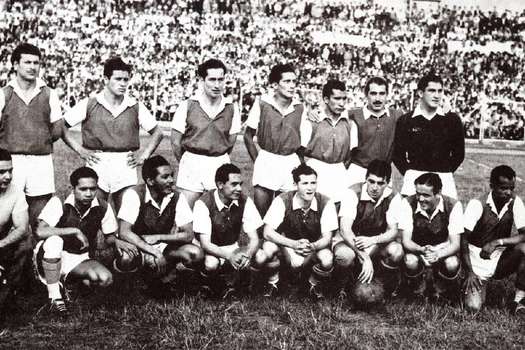 Independiente Santa Fe fue el primer campeón de Colombia. Sumó 27 puntos en las 18 fechas disputadas en el torneo de 1948./ El Espectador