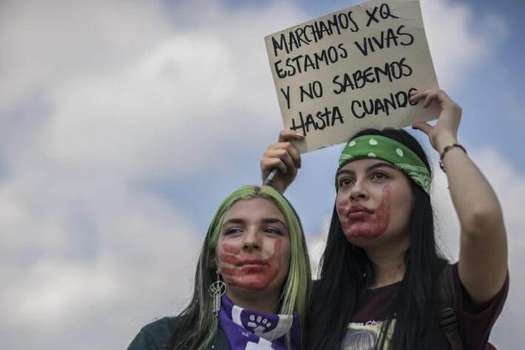 Cientos de mujeres salieron a protestar en el Día Internacional de la Mujer para reclamar el reconocimiento de sus derechos. / Mauricio Alvarado - El Espectador
