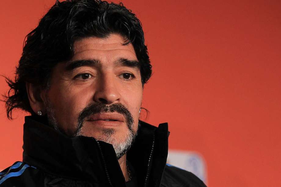 El ídolo del fútbol argentino Diego Armando Maradona es recordado hoy por su fallecimiento hace dos años y por hacer historia mundial con la Selección argentina.