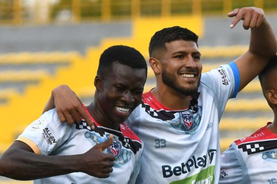 Los jugadores de Fortaleza celebran en el Estadio de Techo.