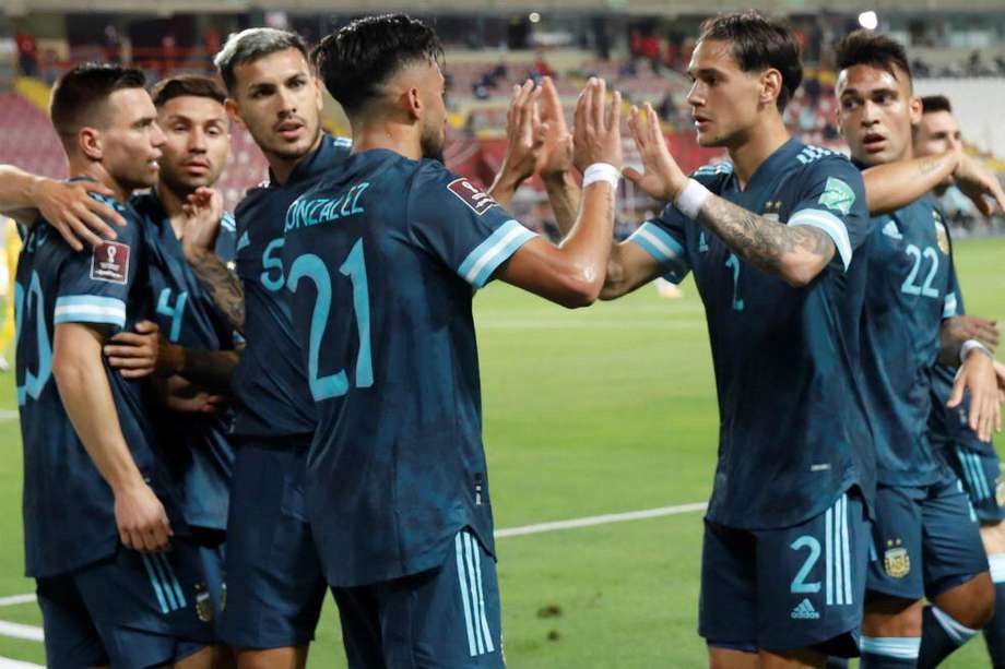 En una gran presentación, la selección de Argentina se impuso 2-0 a la de Perú, en Lima.