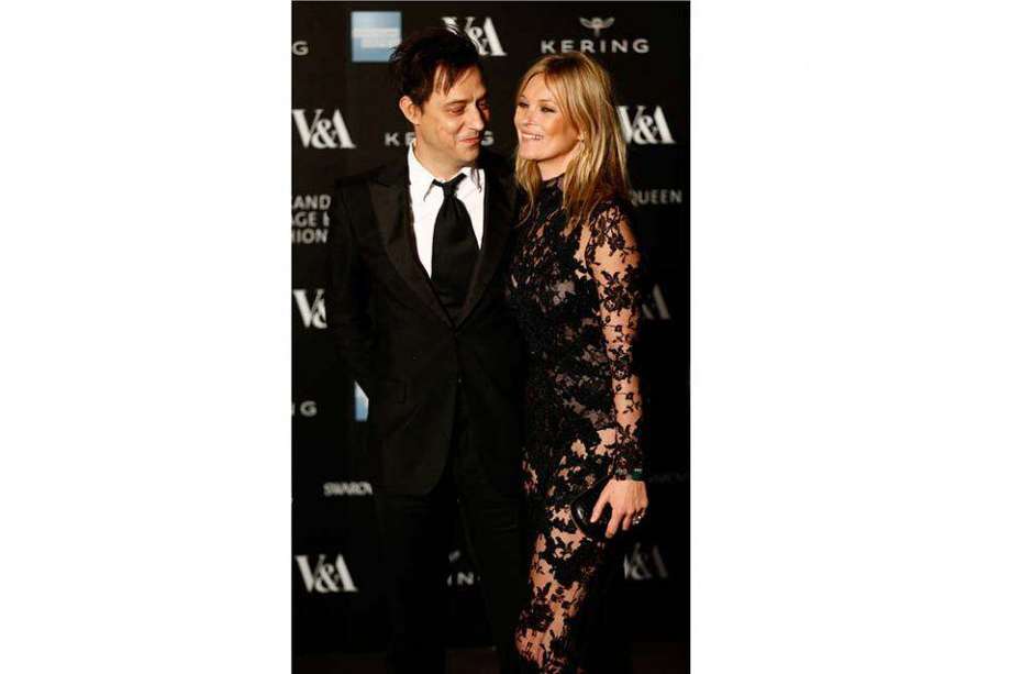 Jamie Hince prepara exposición de Kate Moss.  / AFP